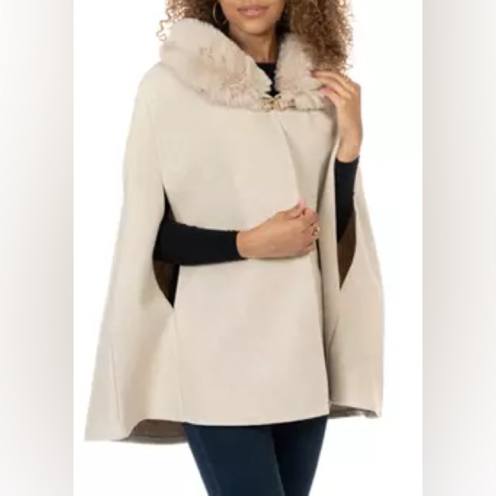 ❤️❤️ NWT Women Vince Camuto
Women's Solid Faux Fur Collared Cape Topper